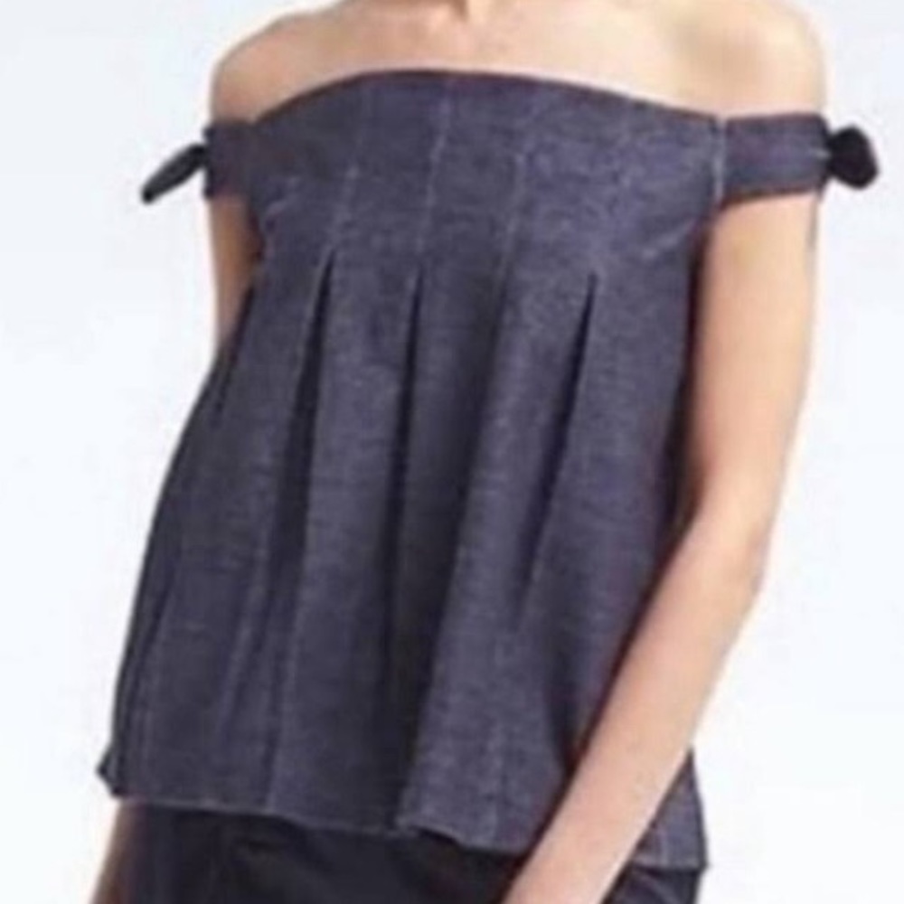 Adorable NWOT Banana Republic off shoulder top